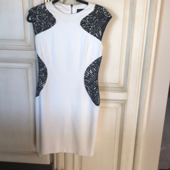 Whit dress with black lace details size 4 - Picture 1 of 3